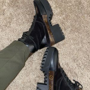 STILL AVAILABLE - LOUIS VUITTON LAUREATE PLATFORM DESERT BOOT